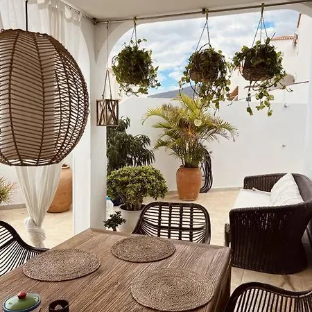 Private Pool Panoramic Views 阿德耶