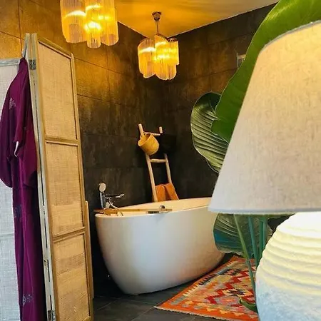 Private Pool Panoramic Views 别墅